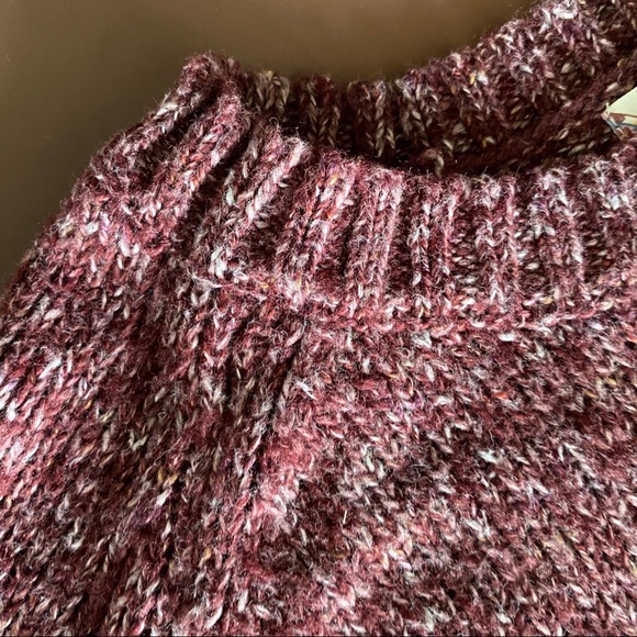 EUC sweater w/ striped sleeves - Picture 9 of 11